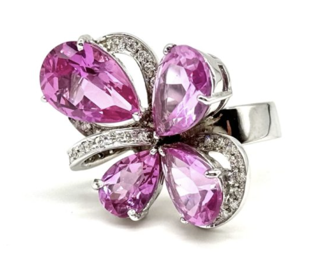 Anillo con piedras de colores